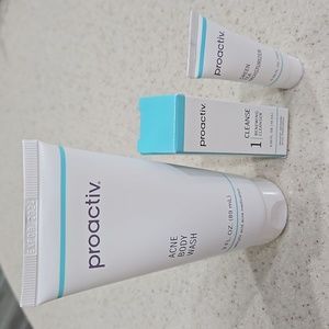 Proactiv Acne Body Wash Renewing Cleanser and Green Tea Moisturizer travel set